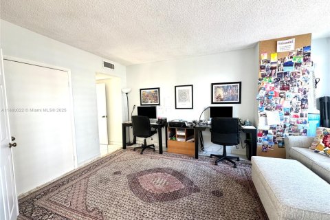 Copropriété à vendre à Hallandale Beach, Floride: 3 chambres, 165.37 m2 № 1886542 - photo 14