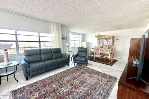 Copropriété à vendre à Hallandale Beach, Floride: 3 chambres, 165.37 m2 № 1886542 - photo 23