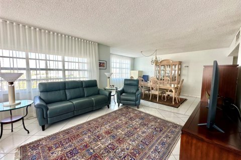Copropriété à vendre à Hallandale Beach, Floride: 3 chambres, 165.37 m2 № 1886542 - photo 21
