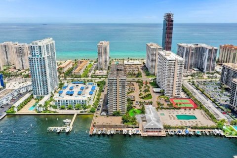 Copropriété à vendre à Hallandale Beach, Floride: 3 chambres, 165.37 m2 № 1886542 - photo 2