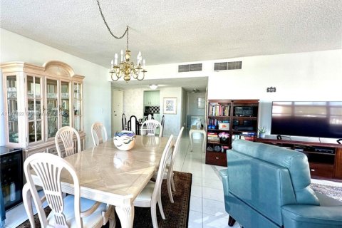 Copropriété à vendre à Hallandale Beach, Floride: 3 chambres, 165.37 m2 № 1886542 - photo 9