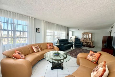 Copropriété à vendre à Hallandale Beach, Floride: 3 chambres, 165.37 m2 № 1886542 - photo 26