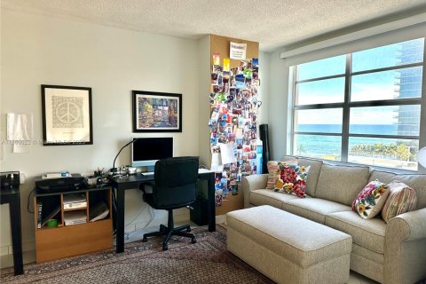 Copropriété à vendre à Hallandale Beach, Floride: 3 chambres, 165.37 m2 № 1886542 - photo 13