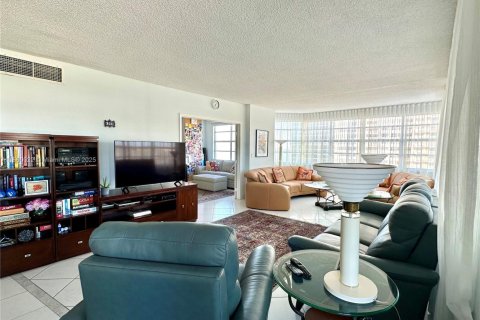 Copropriété à vendre à Hallandale Beach, Floride: 3 chambres, 165.37 m2 № 1886542 - photo 22