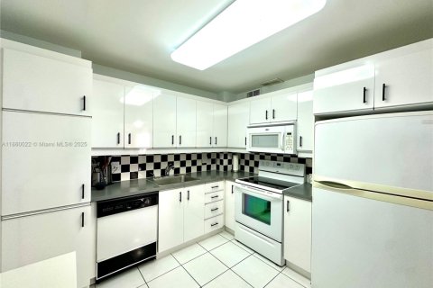 Copropriété à vendre à Hallandale Beach, Floride: 3 chambres, 165.37 m2 № 1886542 - photo 4