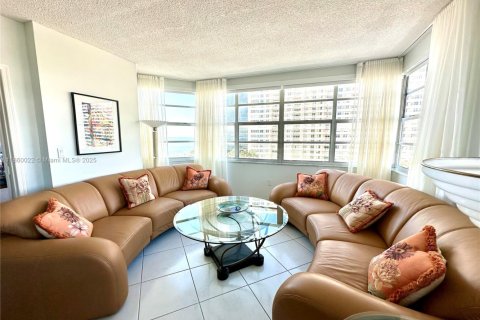 Copropriété à vendre à Hallandale Beach, Floride: 3 chambres, 165.37 m2 № 1886542 - photo 29