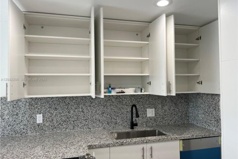 Condominio en venta en Miami, Florida, 1 dormitorio, 60.48 m2 № 2268992 - foto 10