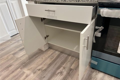 Condominio en venta en Miami, Florida, 1 dormitorio, 60.48 m2 № 2268992 - foto 11