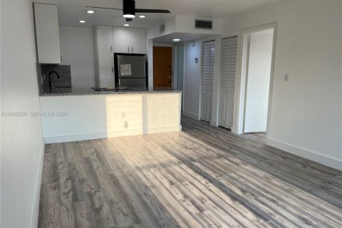 Condominio en venta en Miami, Florida, 1 dormitorio, 60.48 m2 № 2268992 - foto 18