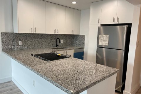 Condominio en venta en Miami, Florida, 1 dormitorio, 60.48 m2 № 2268992 - foto 4