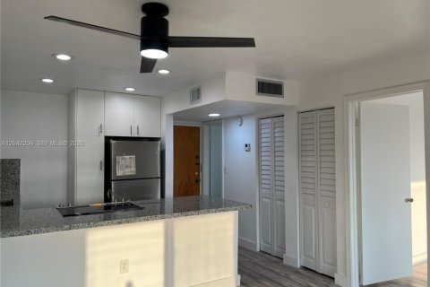 Condominio en venta en Miami, Florida, 1 dormitorio, 60.48 m2 № 2268992 - foto 14