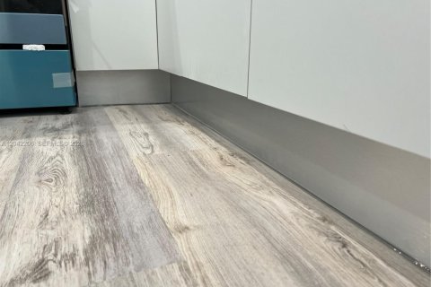 Condominio en venta en Miami, Florida, 1 dormitorio, 60.48 m2 № 2268992 - foto 16