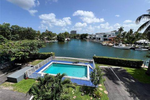 Condominio en venta en Miami, Florida, 1 dormitorio, 60.48 m2 № 2268992 - foto 3