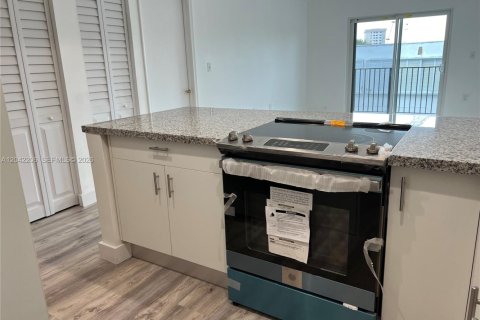 Condominio en venta en Miami, Florida, 1 dormitorio, 60.48 m2 № 2268992 - foto 5