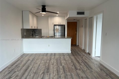 Condominio en venta en Miami, Florida, 1 dormitorio, 60.48 m2 № 2268992 - foto 17