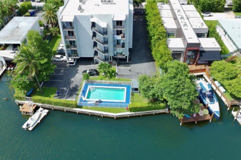 Condominio en Miami, Florida, 1 dormitorio  № 2268992