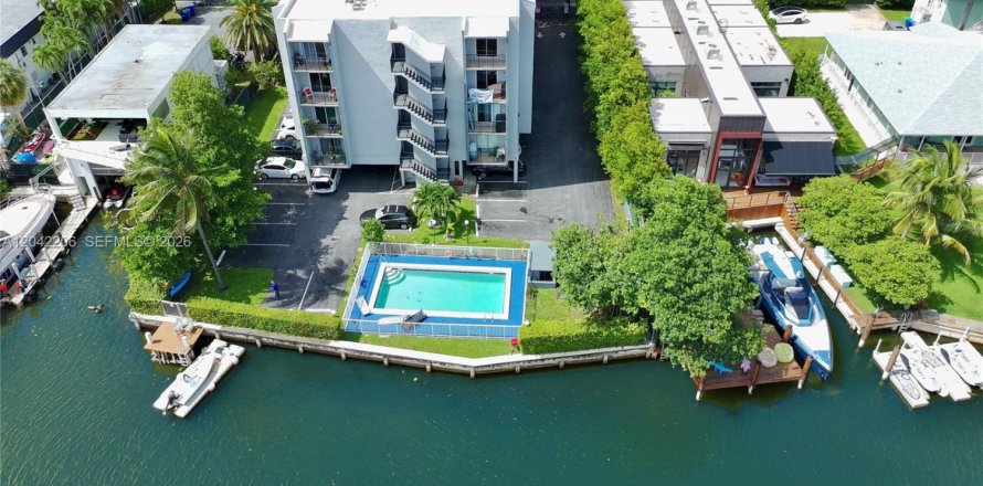 Condominio en Miami, Florida, 1 dormitorio  № 2268992