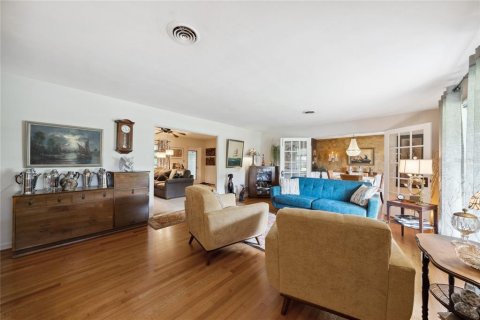 House in Orlando, Florida 2 bedrooms, 155.89 sq.m. № 1747750 - photo 3