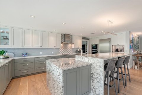 House in Longboat Key, Florida 3 bedrooms, 278.24 sq.m. № 1876188 - photo 15
