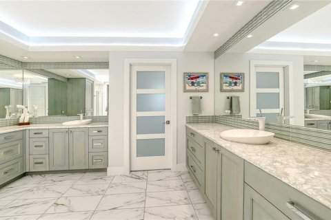 House in Longboat Key, Florida 3 bedrooms, 278.24 sq.m. № 1876188 - photo 30