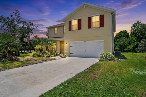 House in Bradenton, Florida 4 bedrooms, 232.72 sq.m. № 2302728