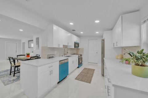 Villa ou maison à vendre à Fort Lauderdale, Floride: 5 chambres, 177.91 m2 № 2421178 - photo 15