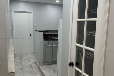 Apartment in Miami Gardens, Florida 2 bedrooms № 2041970 - photo 4