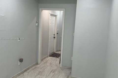 Apartment in Miami Gardens, Florida 2 bedrooms № 2041970 - photo 13