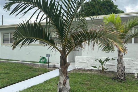 Apartment in Miami Gardens, Florida 2 bedrooms № 2041970 - photo 2