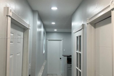 Apartment in Miami Gardens, Florida 2 bedrooms № 2041970 - photo 5