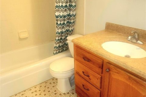 Condo in Gainesville, Florida, 1 bedroom  № 2221034 - photo 8