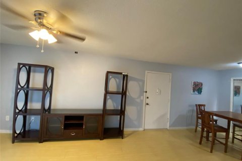 Condo in Gainesville, Florida, 1 bedroom  № 2221034 - photo 11