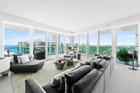 Condo in Miami, Florida, 2 bedrooms № 2077702 - photo 3