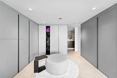 Condo in Miami, Florida, 2 bedrooms № 2077702 - photo 16