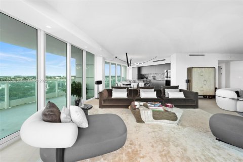 Condo in Miami, Florida, 2 bedrooms № 2077702 - photo 4