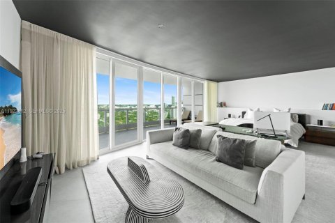 Condo in Miami, Florida, 2 bedrooms № 2077702 - photo 8