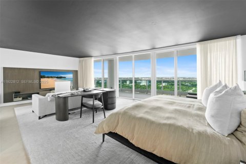 Condo in Miami, Florida, 2 bedrooms № 2077702 - photo 13