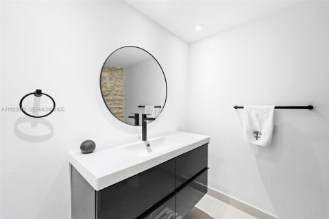 Condo in Miami, Florida, 2 bedrooms № 2077702 - photo 20