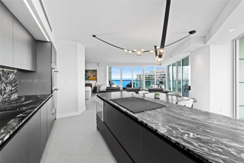 Condo in Miami, Florida, 2 bedrooms № 2077702 - photo 7
