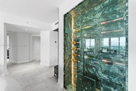 Condo in Miami, Florida, 2 bedrooms № 2077702 - photo 9