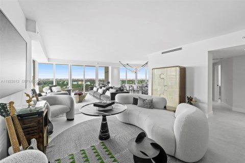 Condo in Miami, Florida, 2 bedrooms № 2077702 - photo 5