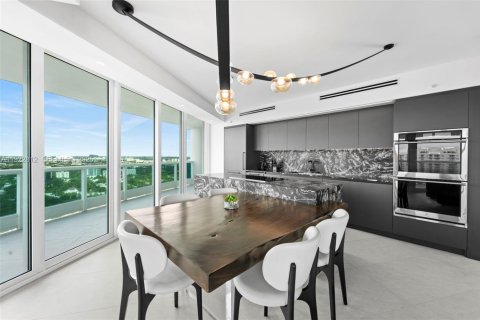 Condo in Miami, Florida, 2 bedrooms № 2077702 - photo 6