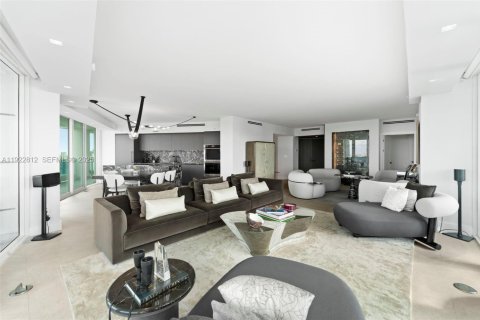 Condo in Miami, Florida, 2 bedrooms № 2077702 - photo 10