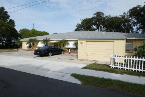 Immobilier commercial à vendre à Saint Petersburg, Floride: 8 chambres, 223.8 m2 № 1856221 - photo 4