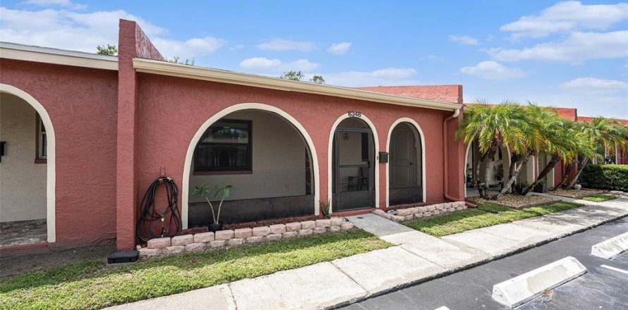 House in Pinellas Park, Florida 2 bedrooms, 90.12 sq.m. № 1773333
