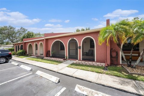 House in Pinellas Park, Florida 2 bedrooms, 90.12 sq.m. № 1773333 - photo 2