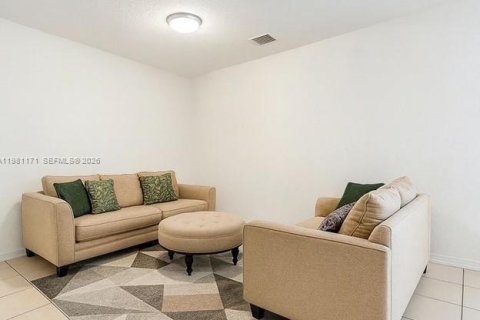 Купить таунхаус в Хомстед, Флорида 3 спальни, 140.19м2, № 2079905 - фото 2