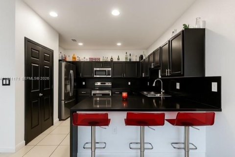 Купить таунхаус в Хомстед, Флорида 3 спальни, 140.19м2, № 2079905 - фото 4