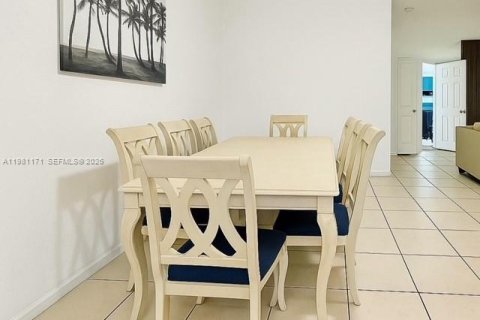 Купить таунхаус в Хомстед, Флорида 3 спальни, 140.19м2, № 2079905 - фото 5