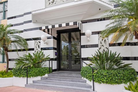 Купить кондоминиум в Майами-Бич, Флорида 50.63м2, № 1990149 - фото 18